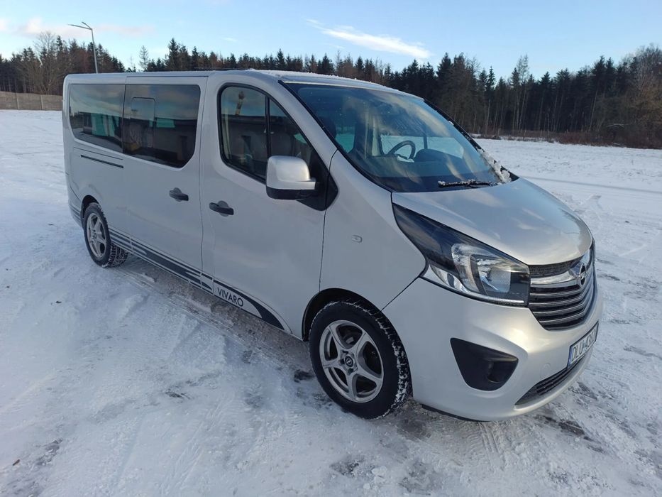 Opel Vivaro 9osobowy długi nawiewy 215tys.km VAT zamiana