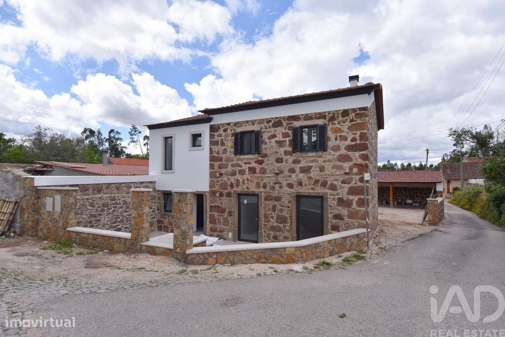 Casa / Villa T4 em Cumeeira de 112 m2