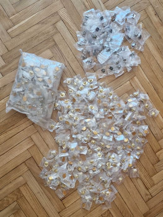 Metalowe przypinki. Nowe. PIN s, 600 sztuk