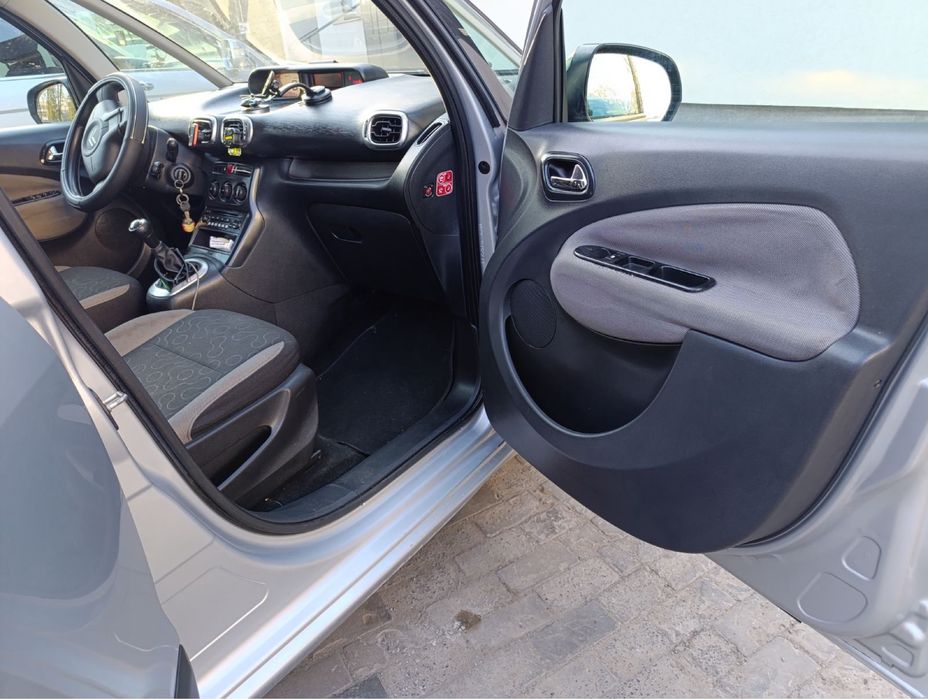 Продаж економного авто