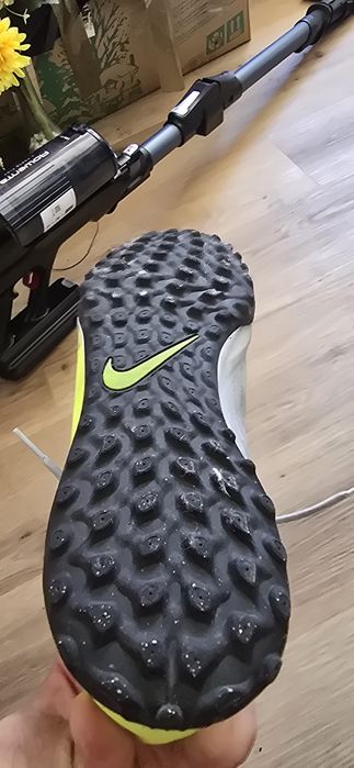 Chuteira Nike para relvado sintético