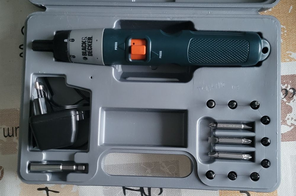 Aparafusadora Black & Decker sem fios