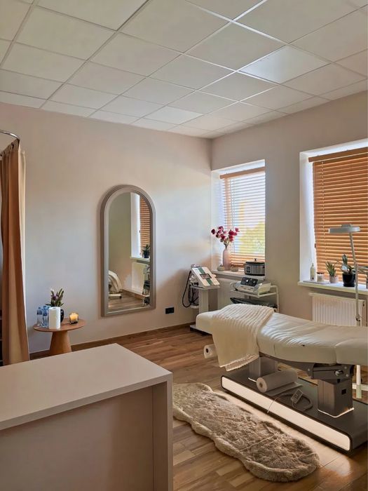 Studio do podnajęcia na dni – Stylistka rzęs/Makijażystka/ Kosmetolog – Centrum Żar