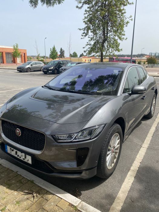Jaguar I-Pace versão SE AWD.