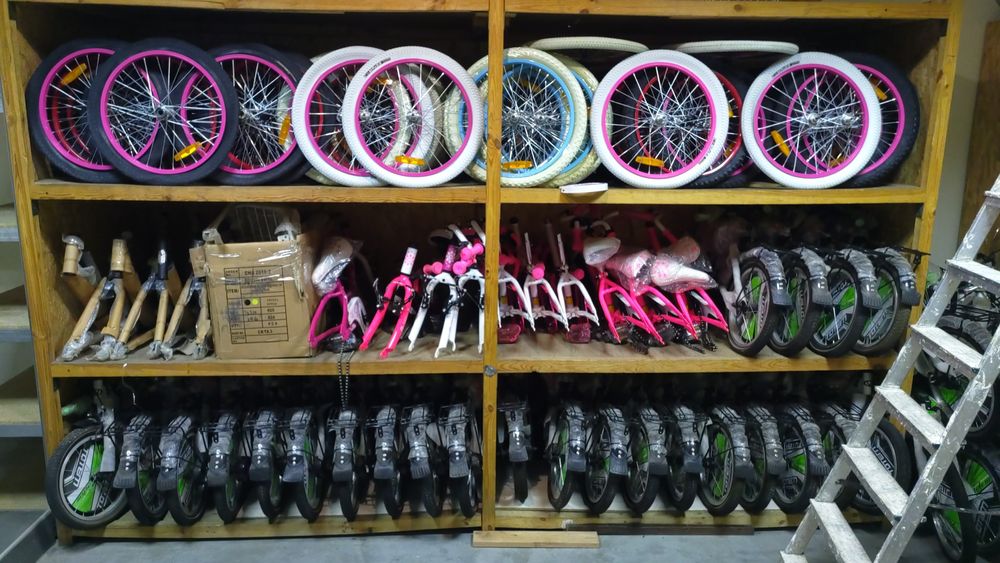 Розпродаж велозапчастин та аксесуарів