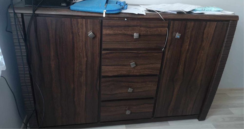 Komoda Black red white