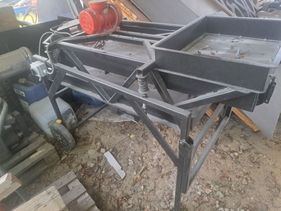 Przesiewacz wibracyjny elektryczny 3 frakcje