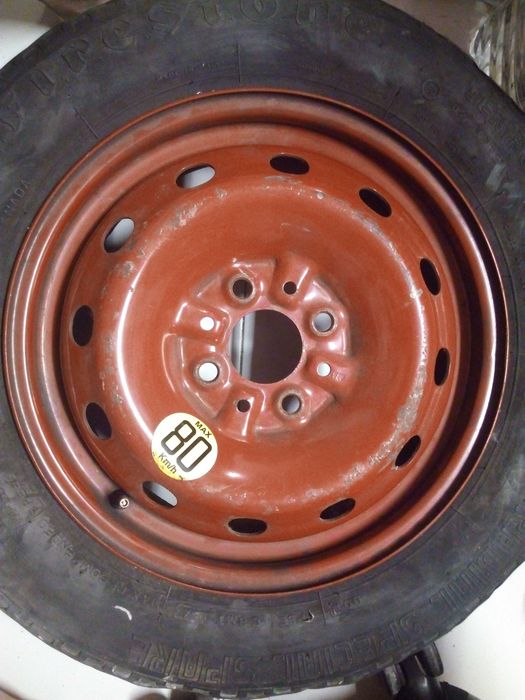 Jante de 14 polegadas Firestone, em bom estado e perfeitamente direita.
