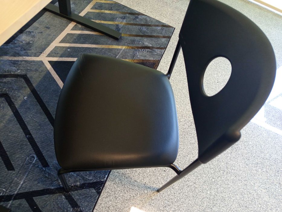 Secretária nova 140×90 + 2 cadeiras