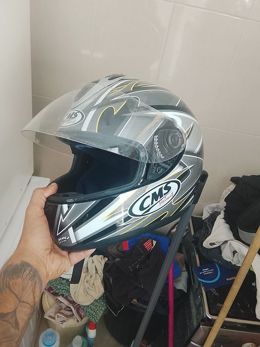 Vendo capacetes bem conservado