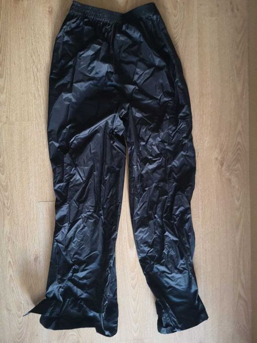 Impermeavél (casaco  S + calça M + bota 42 )