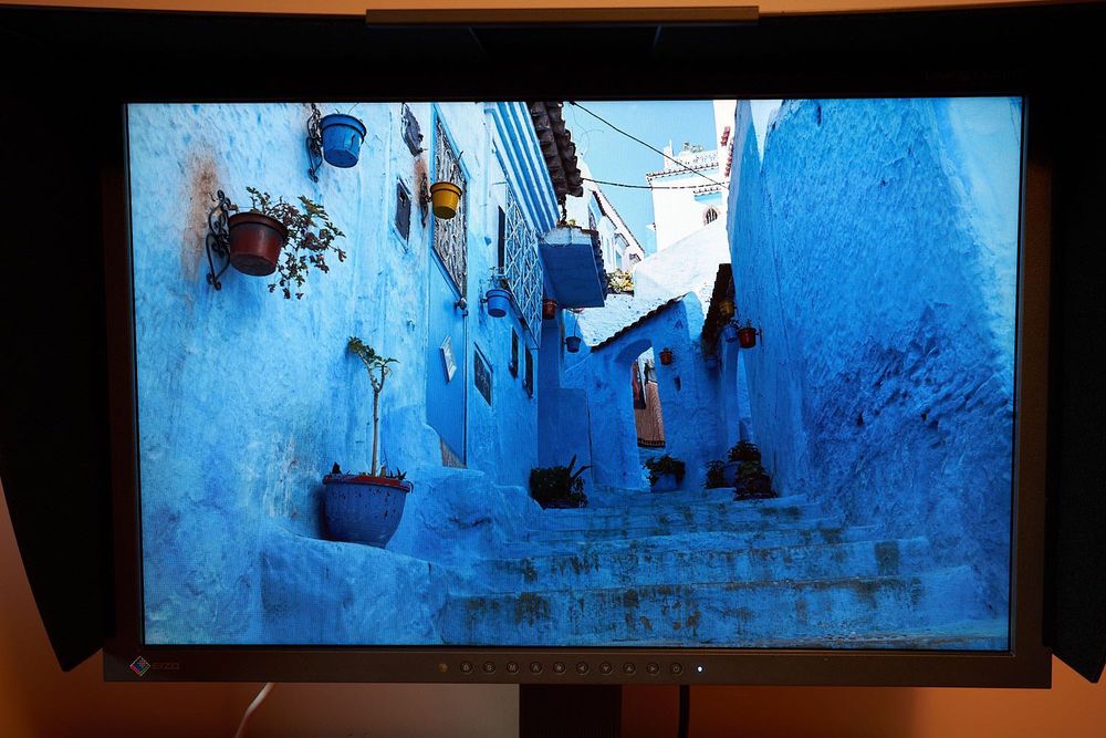 Profesjonalny monitor EIZO CG241W - alternatywa CG2400S