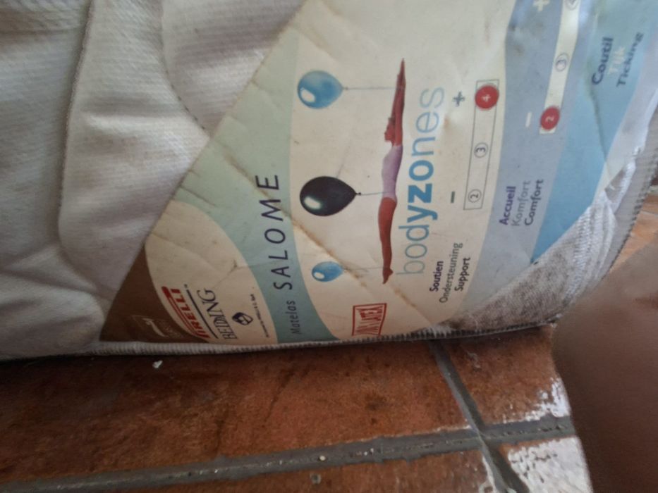 Cama e Colchão Pirelli *boa marca e de qualidade duradoura*