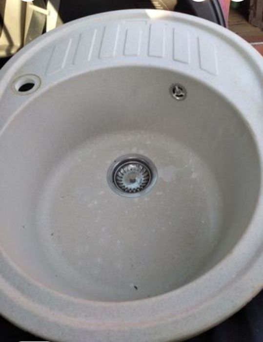 Кухонная мойка из нержавейки.