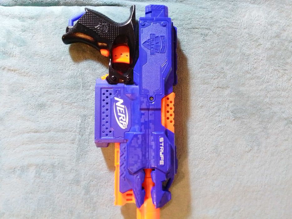 Karabin Nerf „ N-strike Stryfe" w kolorze niebieskim