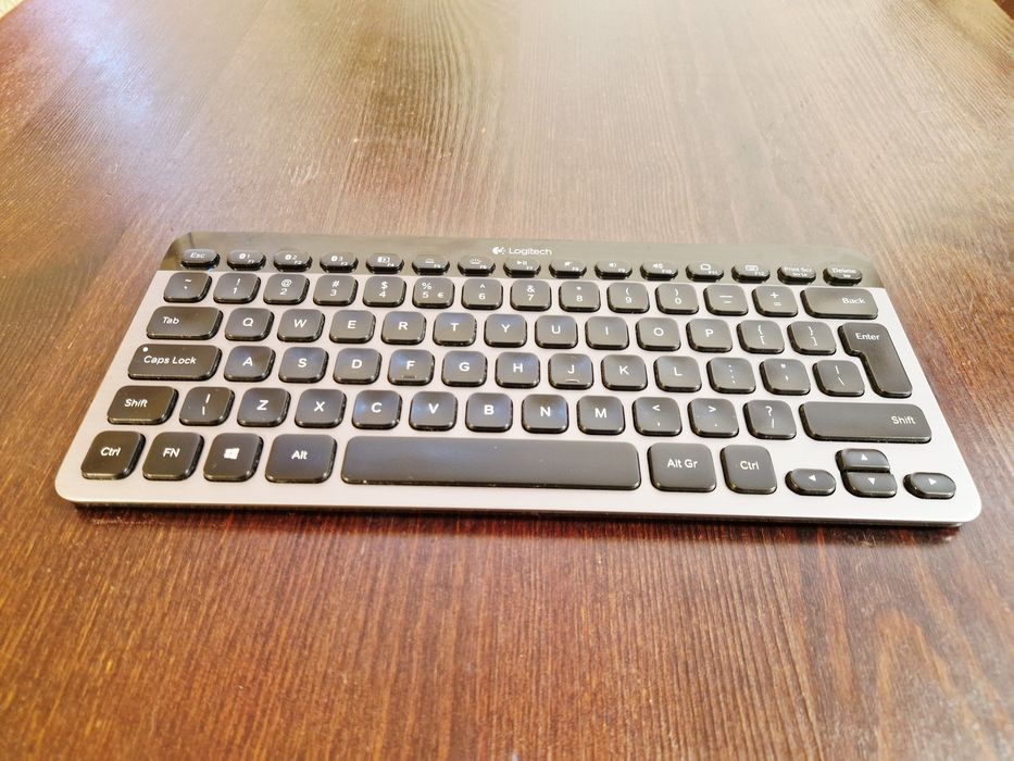 Logitech K810 - klawiatura Bluetooth w idealnym stanie.