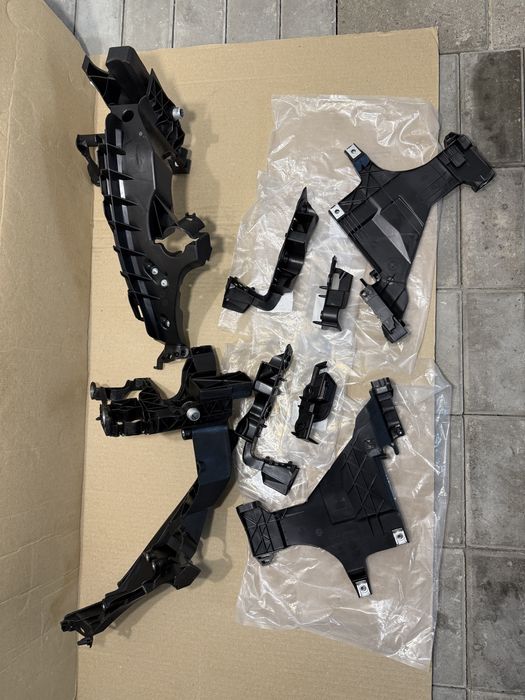 Кріплення; кронштейн бампера Audi A4 b8 b9; Ауді б8 б9 (2007-2019)