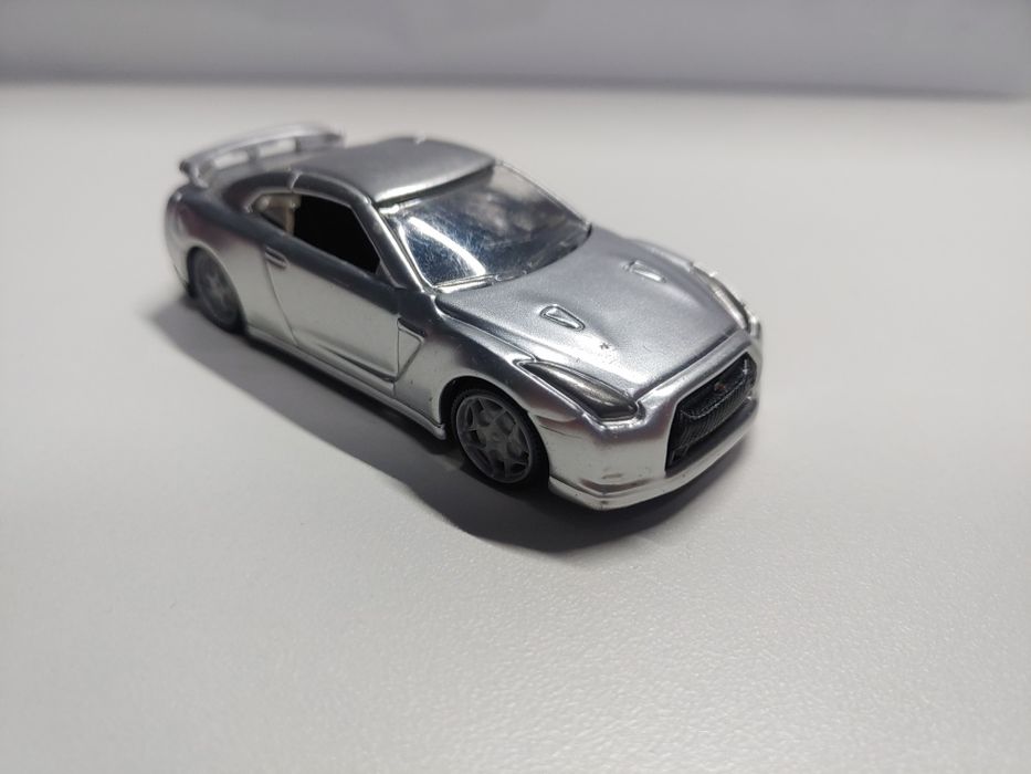 Bburago Nissan GT-R
