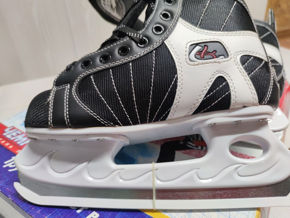 Продам Нові , хокейні ковзани