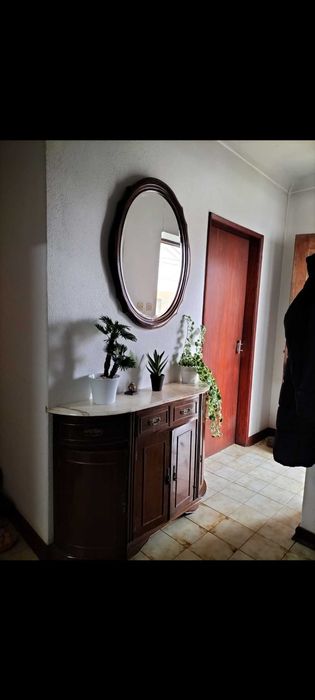 Sapateira com pedra mármore e espelho