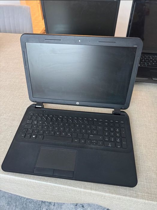 5 Laptops defeituosos (HP, Asus, Sony Vaio, Medion, Dell).