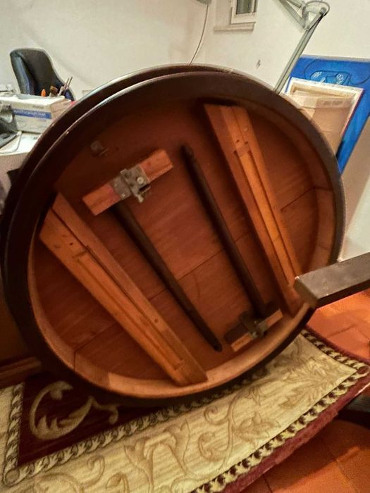 Mesa com tábua de acrescento, mais tampo acrílico