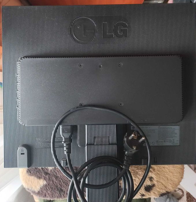 монітор до комп'ютера LG FLATRON