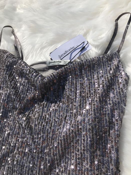 cekinowa koszulka na ramiączkach z metką stradivarius