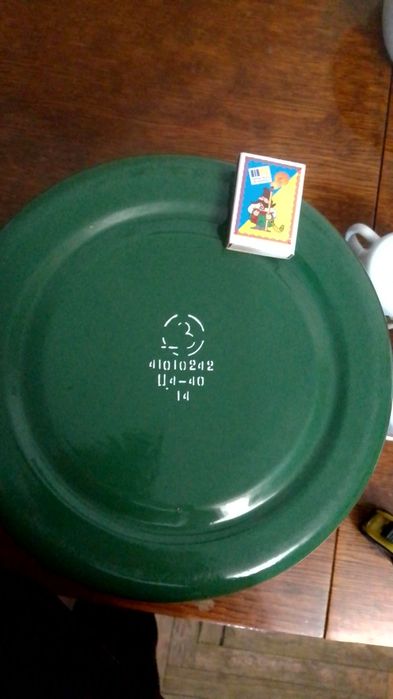 Продам кастрюлю - ведро,ковшы, кружки и друшлак , все новое. Ссср.