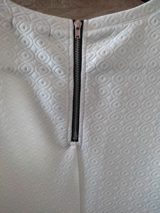 Piękna biała sukienka Sinsay S