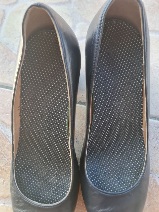 Czarne buty na obcasie LIZARD 36