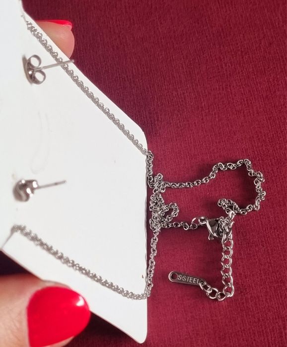 Conjunto prateado (colar e brincos), em aço, do ursinho com zirconias.