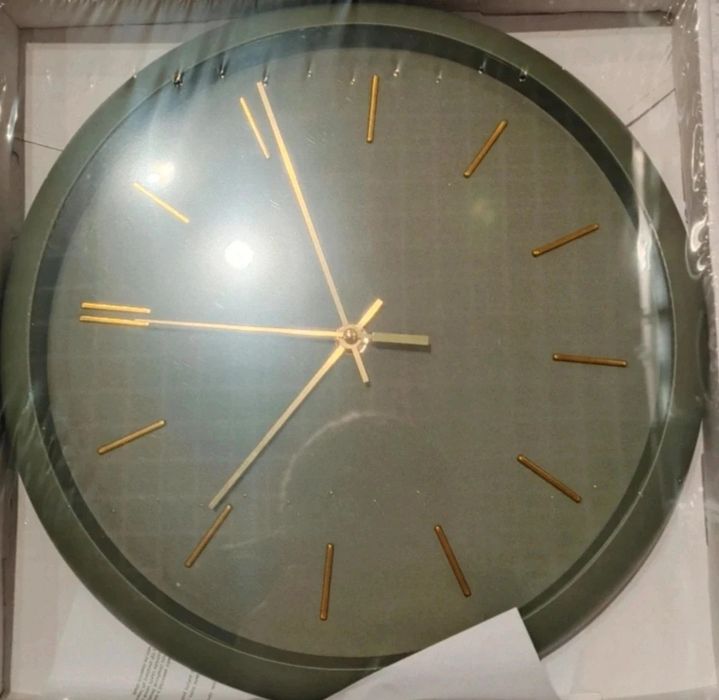 Zielony zegar ścienny 30,5 cm – złote detale, cichy mechanizm freeWYS.