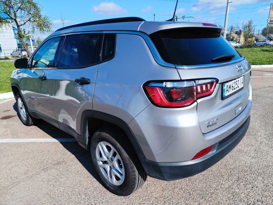 Продам Jeep Compass  Sport (4*4)2021року  2.4L бензин