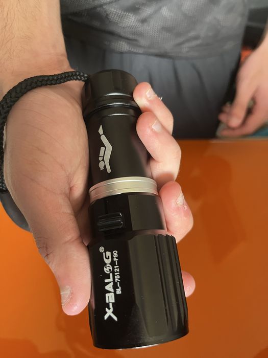 Lanterna pesca submarina ultra potente a bateria