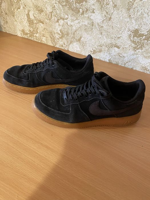 Продам кросівки Nike Air Force замшеві
