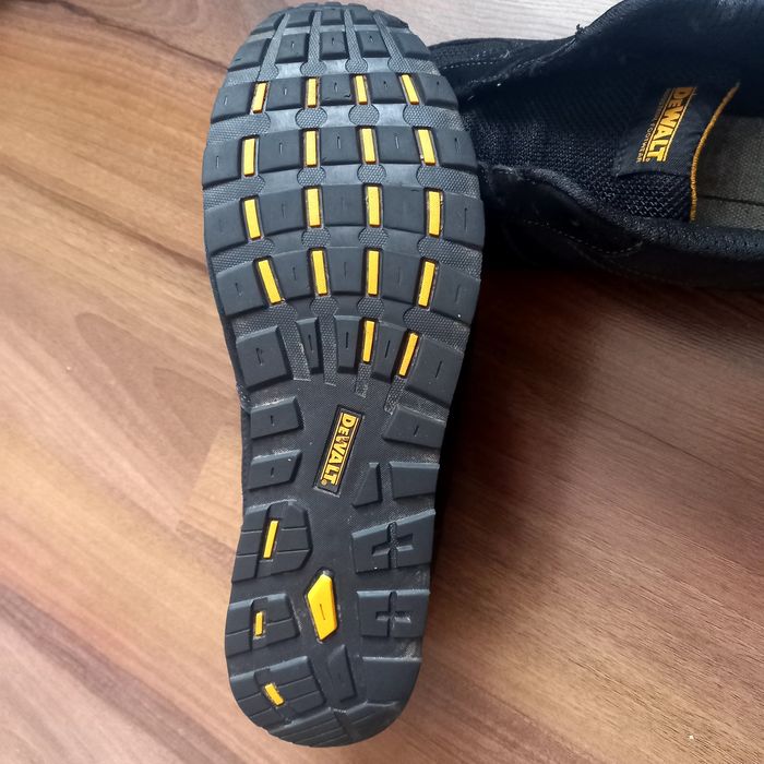 Кросівки   DeWalt  .