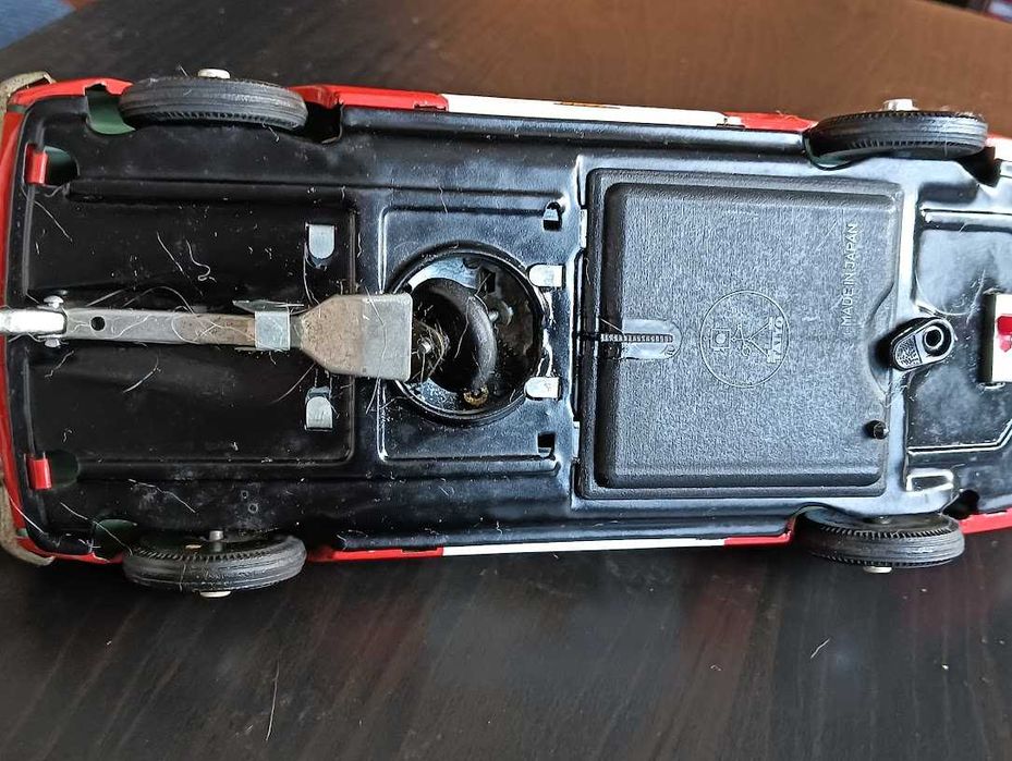 Brinquedo vintage Carro policia TAIYO Anos 60