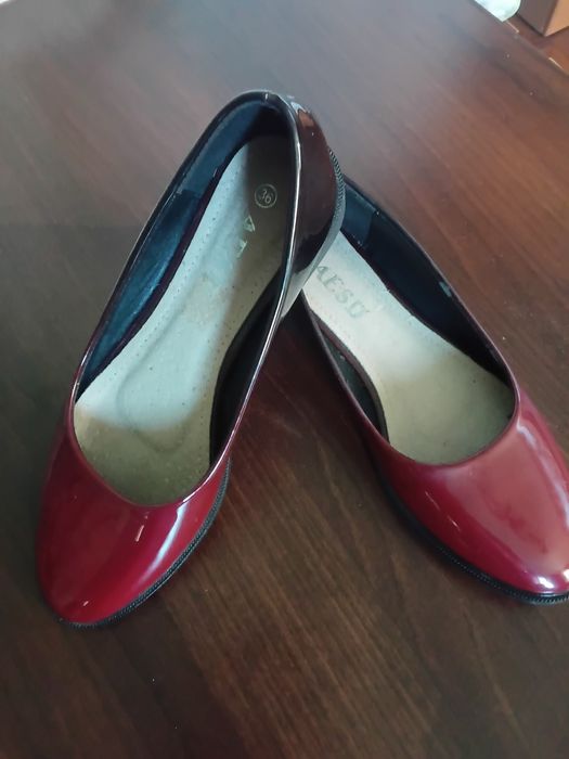 Продам   балеткі  .