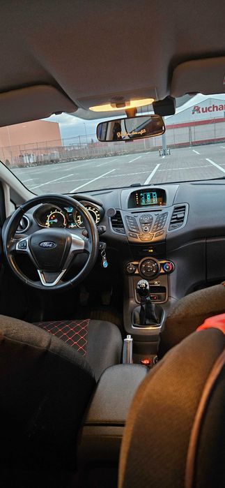 Ford Fiesta 2015r,benzyna,bardzo ładny.