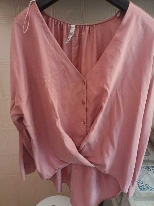 Blusa Zara. Com botões, e manga compridas parciais