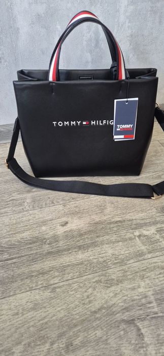 Продам  сумку Tommy