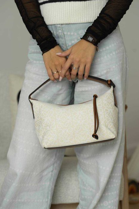 Жіноча сумка хобо з жакардом Loewe Cubi, зручна та м’яка. НОВИНКА