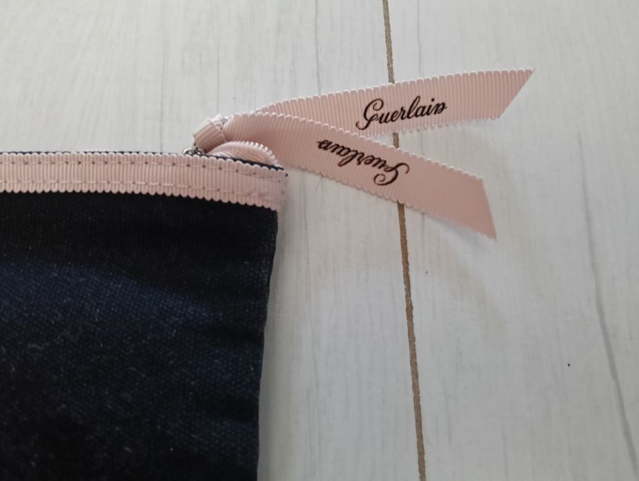 Guerlain, kosmetyczka, czarna, różowa, płaska