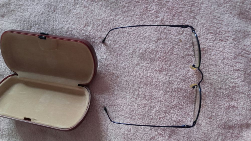 Óculos armação em bom estado