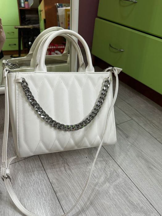 Біла сумка BERSHKA