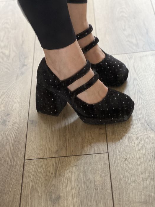 Оксамитові туфлі