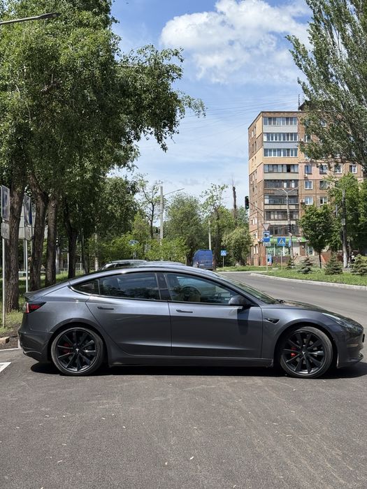 Продам tesla model 3 long range dual motor