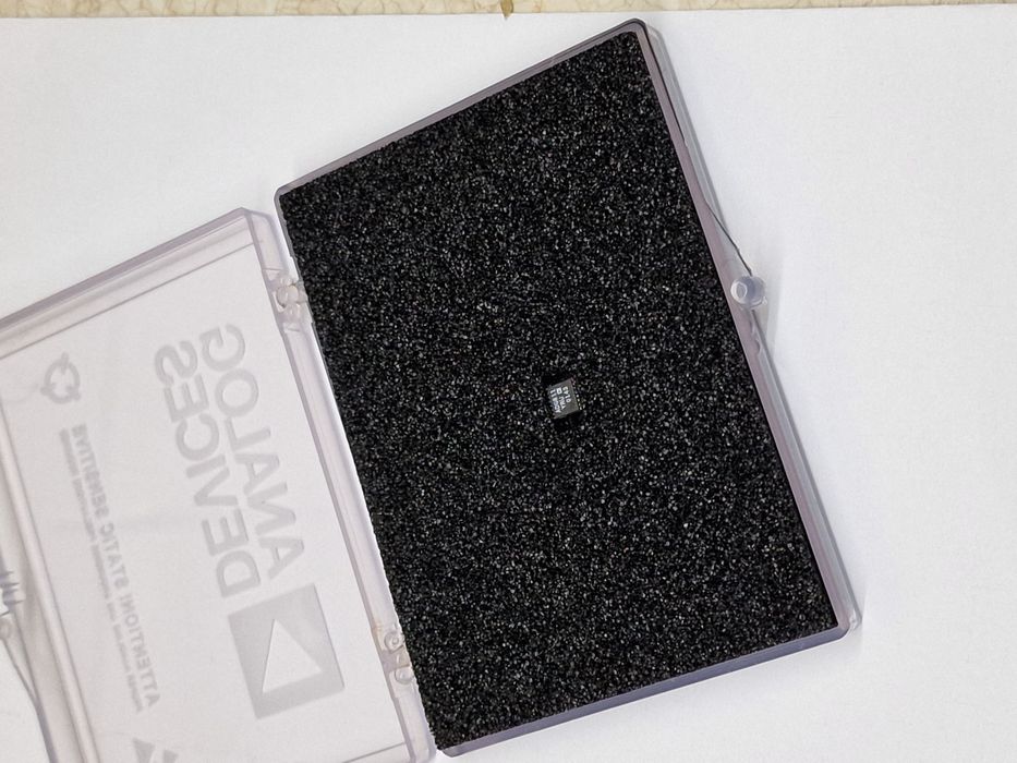 Analog Devices ADG611 / AD G611