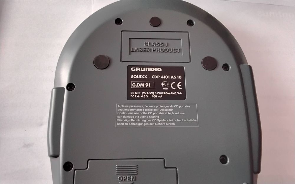 Grundig CD walkman Squixx- CDP 4101 AS10 novo